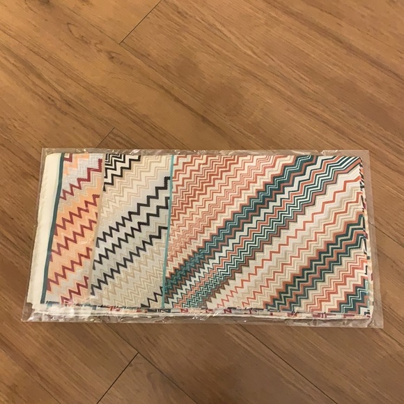 💕x2HP💕Missoni geometric zig zag chevron print silk scarf - Picture 5 of 6